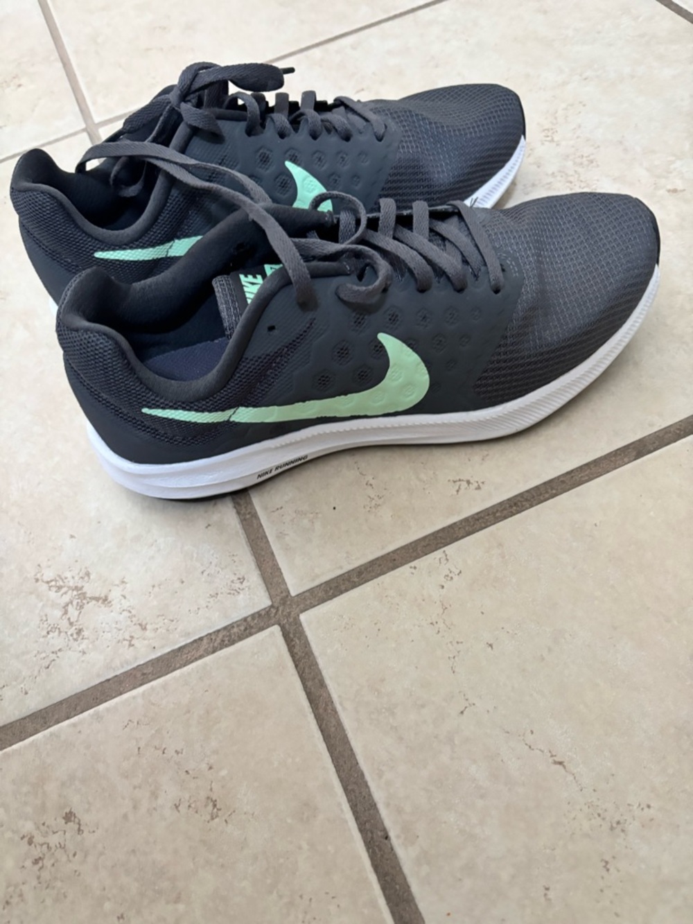 Nike women’s running shoe new condition